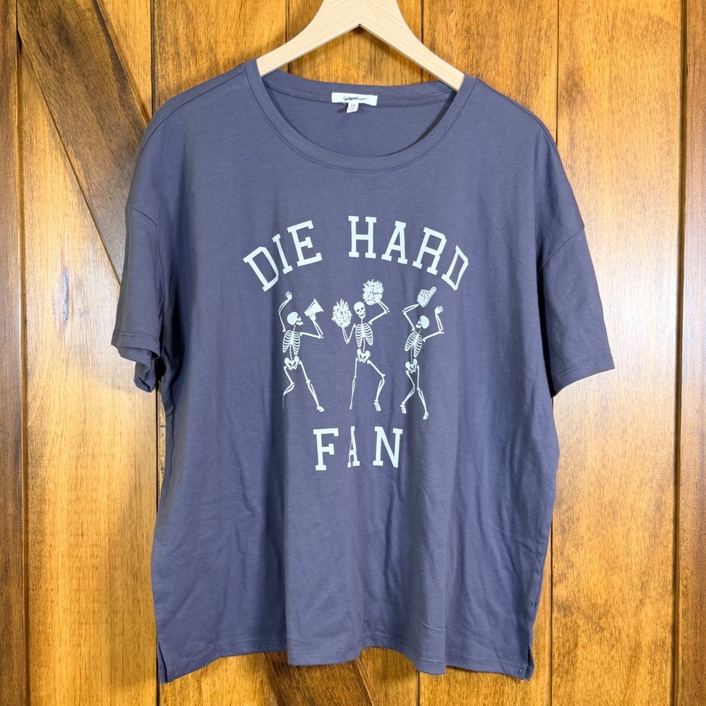 Maurices Die Hard Fan Skeleton Graphic Tee Charcoal Grey Spooky Grunge T-Shirt - Picture 2 of 7